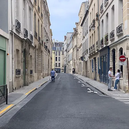 Suite Du Lion/Ac Historic Flat, Marais, 4-5 Guests-2